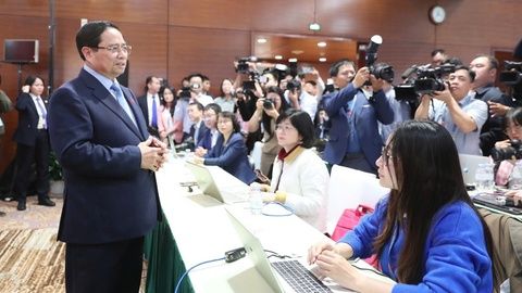 Thủ tướng Phạm Minh Chính thăm, động viên phóng viên báo chí tác nghiệp tại Đại hội XIV của Đảng