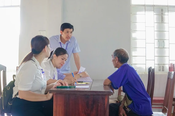 Xã Canh Vinh thành lập Tổ hỗ trợ giải quyết thủ tục hành chính tại làng Canh Tiến