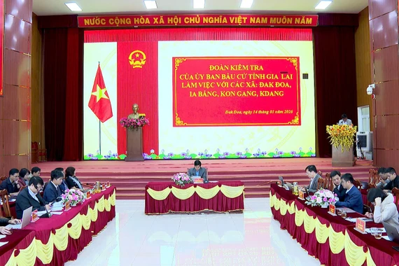 Phó Chủ tịch Thường trực Ủy ban MTTQ Việt Nam tỉnh Gia Lai kiểm tra công tác chuẩn bị bầu cử tại các xã phía Tây