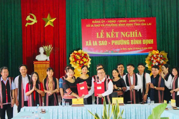 Xã Ia Sao kết nghĩa với phường Bình Định