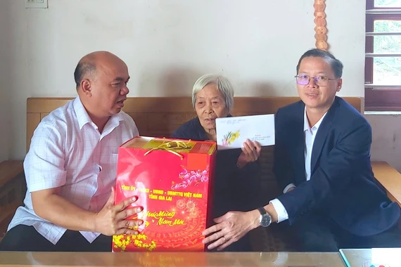 Lãnh đạo các sở ngành, đoàn thể tỉnh Gia Lai thăm, tặng quà nhân dịp Xuân Bính Ngọ 2026