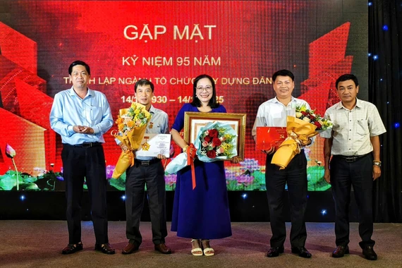 Tự hào truyền thống ngành Tổ chức xây dựng Ðảng