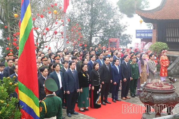 Khu Di tích lịch sử Đền Hùng dâng hương tưởng niệm Tổ Mẫu Âu Cơ