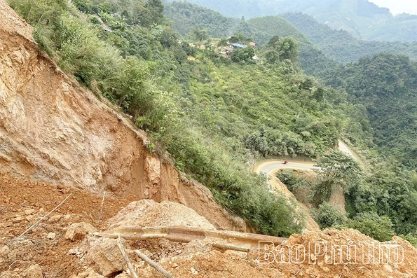 Tỉnh lộ 433 bị “cắt đứt”, hàng nghìn hộ dân mong mỏi sớm thông xe