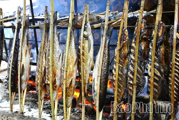 Cá nướng sông Đà - dư vị níu chân du khách trong hành trình du xuân đền Chúa Thác Bờ