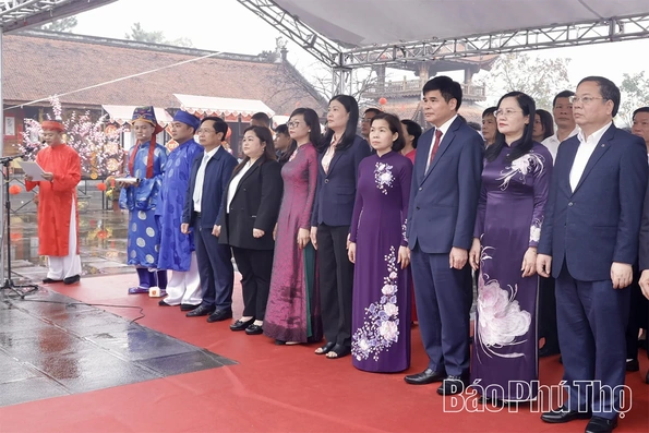 Dâng hương tri ân các bậc tiên thánh, tiên hiền, danh nhân khoa bảng