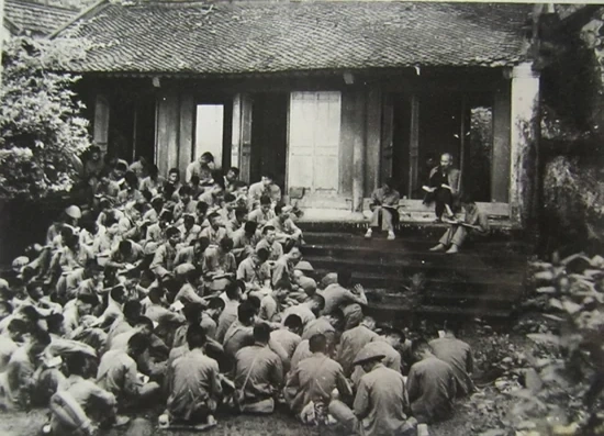 Tượng đài Bác Hồ tại Đền Hùng - Biểu tượng hòa quyện giữa cội nguồn dân tộc và thời đại Hồ Chí Minh