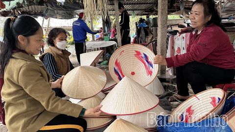 Độc đáo chợ phiên trong phố