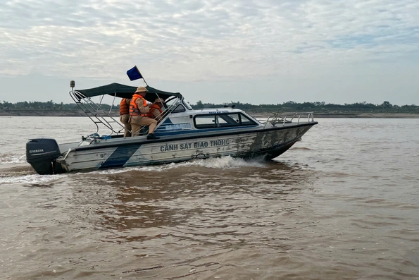 Phú Thọ ra quân tổng kiểm soát các phương tiện vận chuyển cát, sỏi