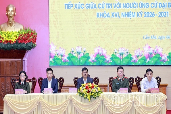 Phó trưởng Ban Tổ chức Trung ương Nguyễn Hữu Đông tiếp xúc với cử tri đơn vị bầu cử số 2