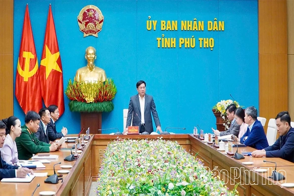 Chủ tịch UBND tỉnh nghe Sở Xây dựng báo cáo quy hoạch đô thị và nông thôn
