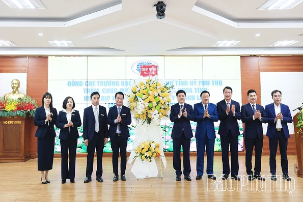 Bí thư Tỉnh ủy Trương Quốc Huy thăm, chúc mừng kỷ niệm 60 năm Ngày thành lập Bệnh viện Đa khoa tỉnh Phú Thọ