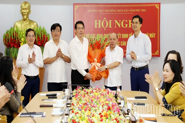 Thường trực HĐND tỉnh Phú Thọ công bố các nghị quyết, quyết định về công tác cán bộ