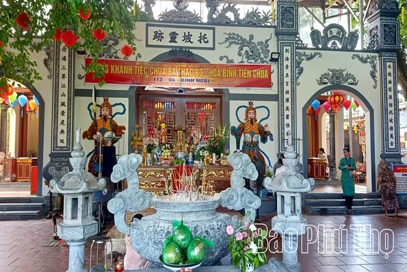 Linh thiêng Đền Chúa Thác Bờ