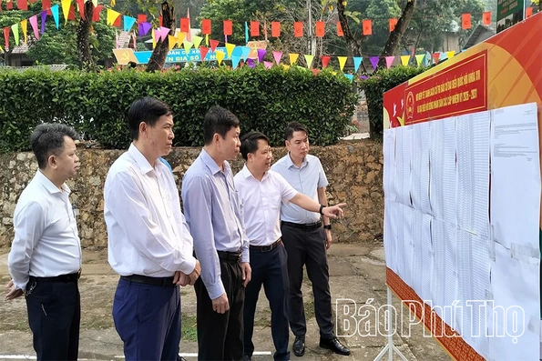 Kiểm tra công tác chuẩn bị bầu cử tại các xã khu vực Mai Châu
