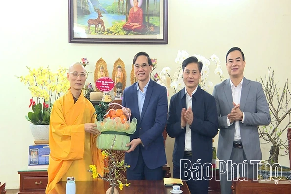 Thăm, tặng quà các trụ trì, tăng ni, phật tử nhân dịp Tết Nguyên đán