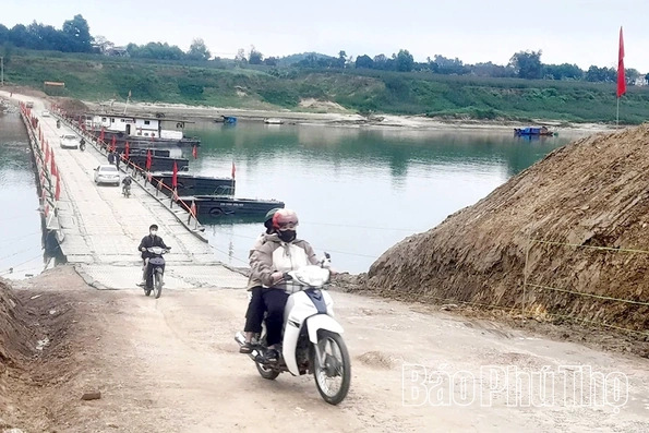 Sau 5 ngày vận hành, cầu phao Đoan Hùng phục vụ 76.400 lượt người và phương tiện qua cầu