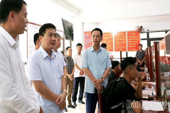 Phó Chủ tịch UBND tỉnh Vũ Việt Văn kiểm tra các đơn vị, cơ sở sản xuất vật liệu xây dựng và dự án nhà ở