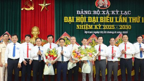 Phó Bí thư Thường trực Tỉnh ủy dự Đại hội Đảng bộ xã Kỳ Lạc