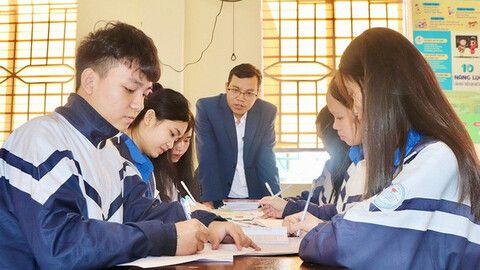 Phát triển Đảng - khơi dậy khát vọng cống hiến trong học sinh