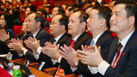 Hình ảnh phiên thảo luận tại hội trường về các Văn kiện Đại hội XIV của Đảng