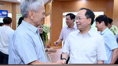 Ban Thường vụ Tỉnh ủy Hà Tĩnh gặp mặt cán bộ quản lý nghỉ hưu qua các thời kỳ