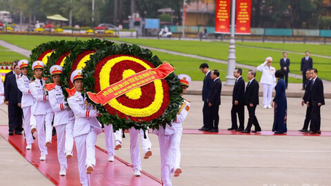 Các đồng chí lãnh đạo Đảng, Nhà nước vào Lăng viếng Chủ tịch Hồ Chí Minh nhân dịp 81 năm Quốc khánh