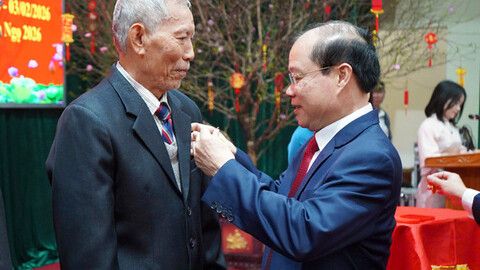 Phường Sông Trí trao Huy hiệu Đảng cho 40 đảng viên