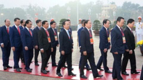 Đoàn đại biểu Hà Tĩnh dự Đại hội XIV của Đảng vào Lăng viếng Chủ tịch Hồ Chí Minh