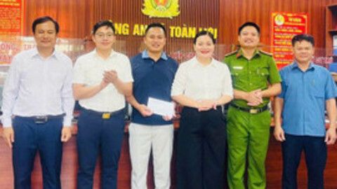 Nhiều xã, phường hoàn thành thu nhận hồ sơ cấp đổi thẻ đảng viên