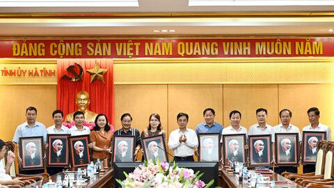 Gặp mặt 32 cán bộ thuộc diện Ban Thường vụ Tỉnh ủy quản lý nghỉ hưu