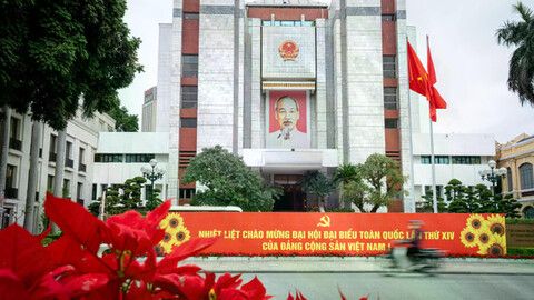 Hà Nội rực rỡ cờ hoa chào mừng Đại hội XIV của Đảng