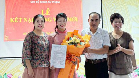 Phát triển đảng viên trẻ từ giảng đường