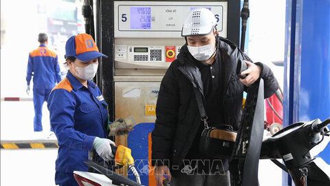 Giá xăng tăng hơn 2.000 đồng/lít