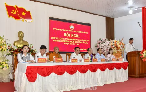 Gặp gỡ, lắng nghe ý kiến cử tri trước ngày bầu cử