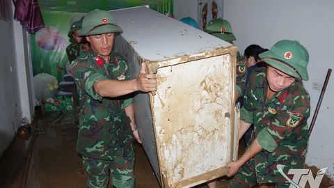 Khẩn trương hỗ trợ 7 hộ dân bị ảnh hưởng sạt lở tại phường Đức Xuân