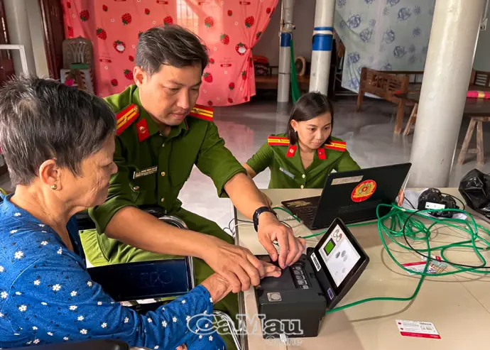 Cà Mau đẩy mạnh lấy ý kiến Nhân dân qua VNeID