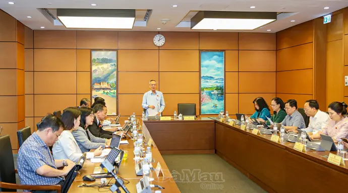 Đoàn ĐBQH tỉnh Cà Mau: Thẳng thắn, trách nhiệm và tâm huyết tại phiên thảo luận Tổ chiều 21/10