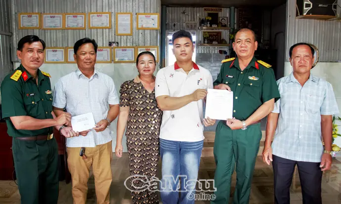 Thanh niên Xã Phan Ngọc Hiển sẵn sàng lên đường bảo vệ Tổ quốc