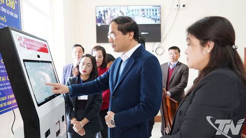 Bí thư Tỉnh ủy Thái Nguyên kiểm tra Trung tâm Phục vụ hành chính công xã Văn Lăng