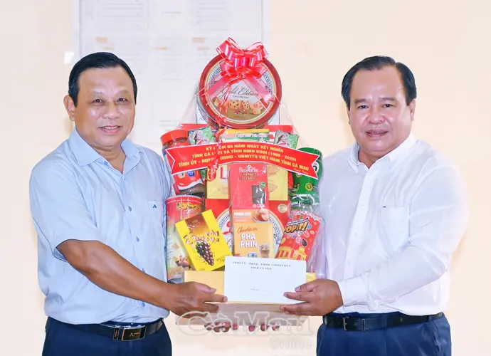 Lãnh đạo tỉnh thăm Ban Liên lạc đồng hương Cà Mau - Ninh Bình