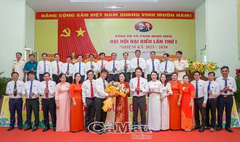 Đồng chí Nguyễn Trúc Ly giữ chức Bí thư Đảng uỷ xã Phan Ngọc Hiển