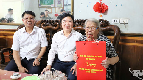 Lãnh đạo tỉnh Thái Nguyên tặng quà, tri ân người có công với cách mạng