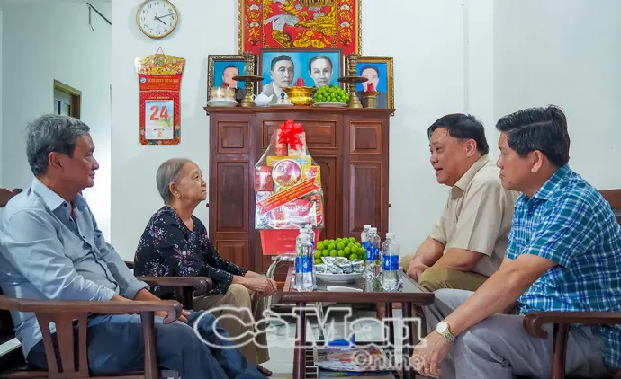 Lãnh đạo tỉnh tri ân cố Bí thư Tỉnh uỷ Lê Khắc Xương