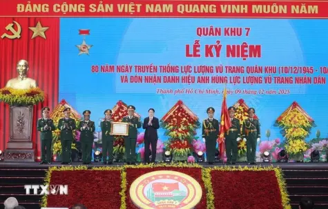 Chủ tịch nước Lương Cường: Quân khu 7 phát huy truyền thống “Trung thành vô hạn, chủ động sáng tạo, tự lực tự cường, đoàn kết quyết thắng”