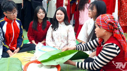 Rộn ràng 'Ngày Tết quê em' tại Trường THCS Đức Xuân