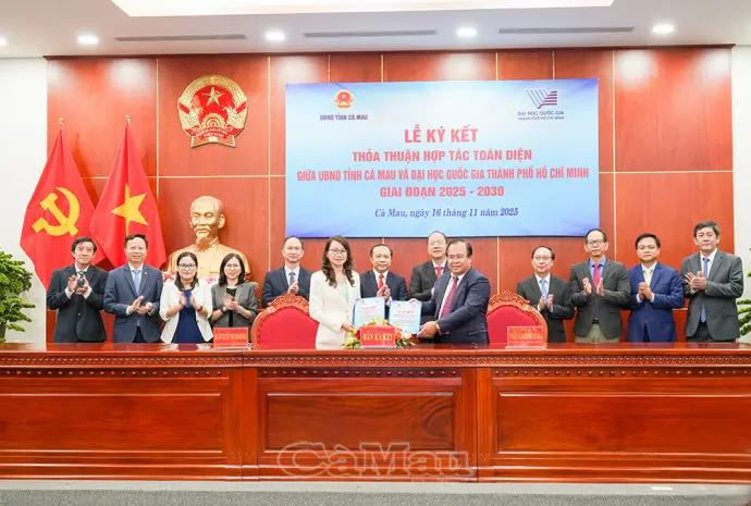 Tỉnh Cà Mau ký kết thoả thuận hợp tác toàn diện với Đại học Quốc gia TP Hồ Chí Minh