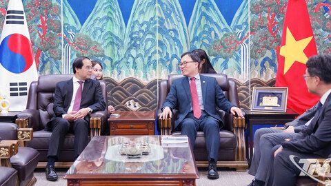 Đồng chí Bí thư Tỉnh ủy Thái Nguyên làm việc với Đại sứ Hàn Quốc tại Việt Nam
