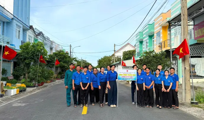 Khánh thành “Đường cờ Tổ quốc” và “Tuyến hẻm ánh sáng an ninh”