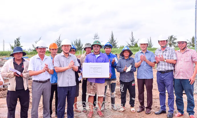 Bí thư Tỉnh uỷ Nguyễn Hồ Hải kiểm tra tiến độ thi công Đền tưởng niệm Anh hùng liệt sĩ và người có công
